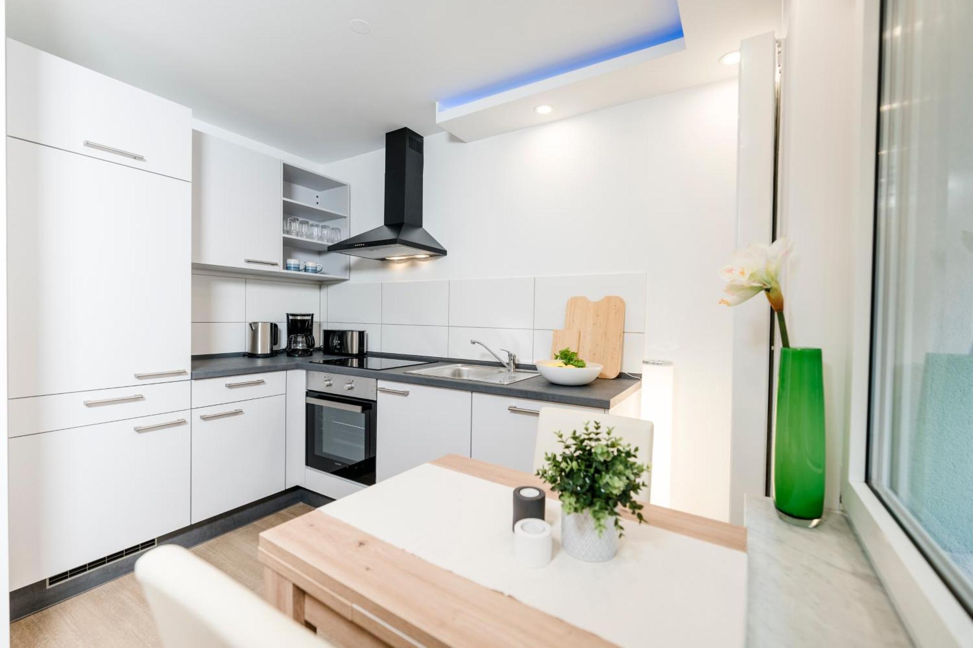 Bellabene Modernes Studio Apartment In Zentraler Lage Mit Terrasse, Parkplatz, Smarttv Pforzheim Extérieur photo