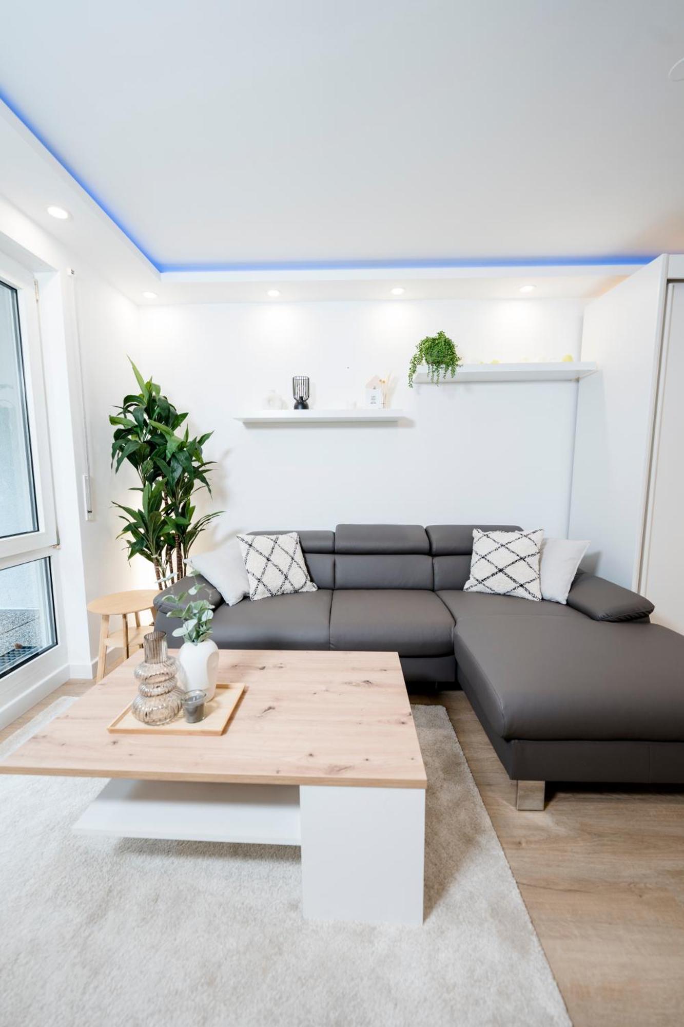 Bellabene Modernes Studio Apartment In Zentraler Lage Mit Terrasse, Parkplatz, Smarttv Pforzheim Extérieur photo