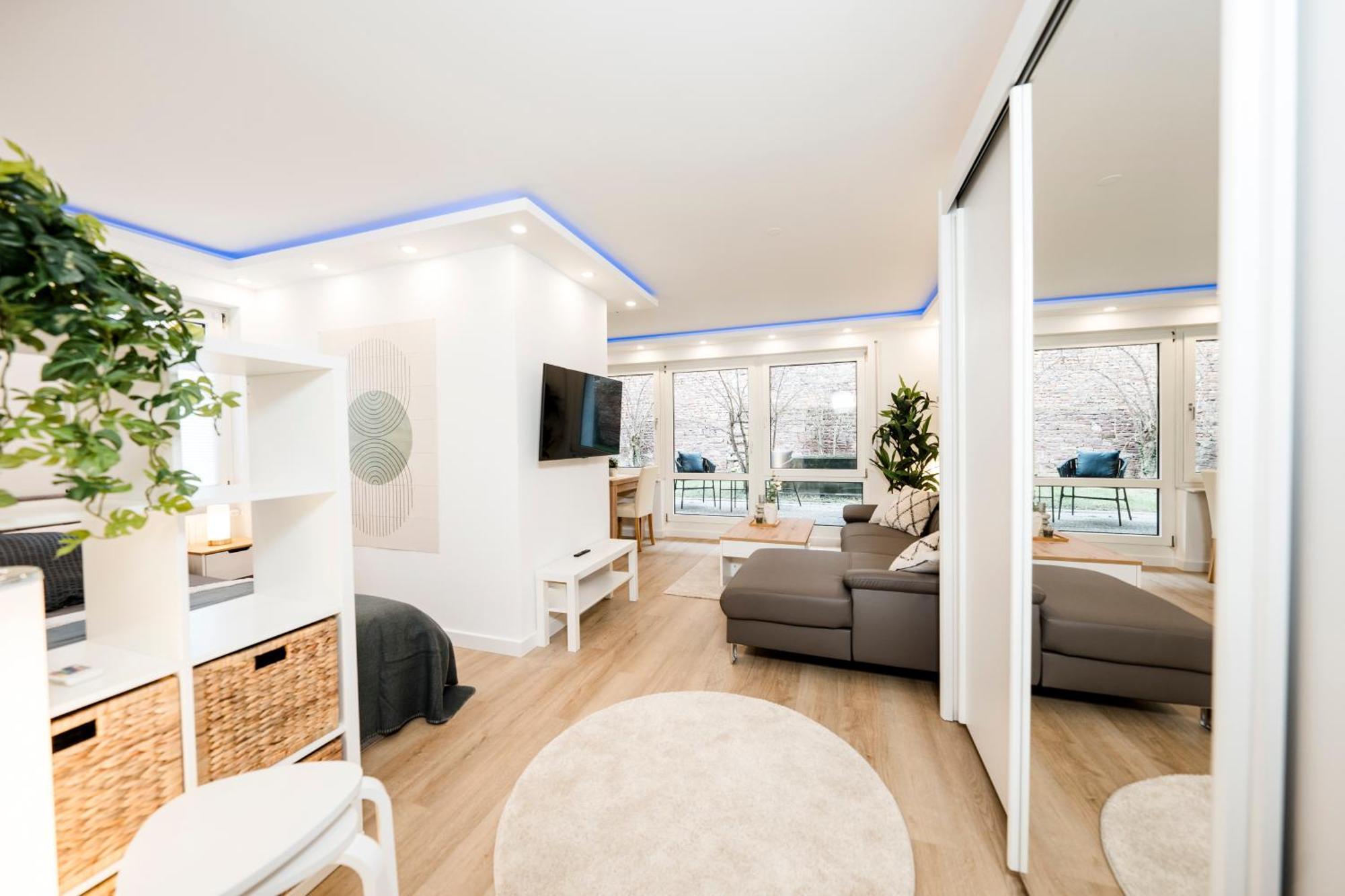 Bellabene Modernes Studio Apartment In Zentraler Lage Mit Terrasse, Parkplatz, Smarttv Pforzheim Extérieur photo