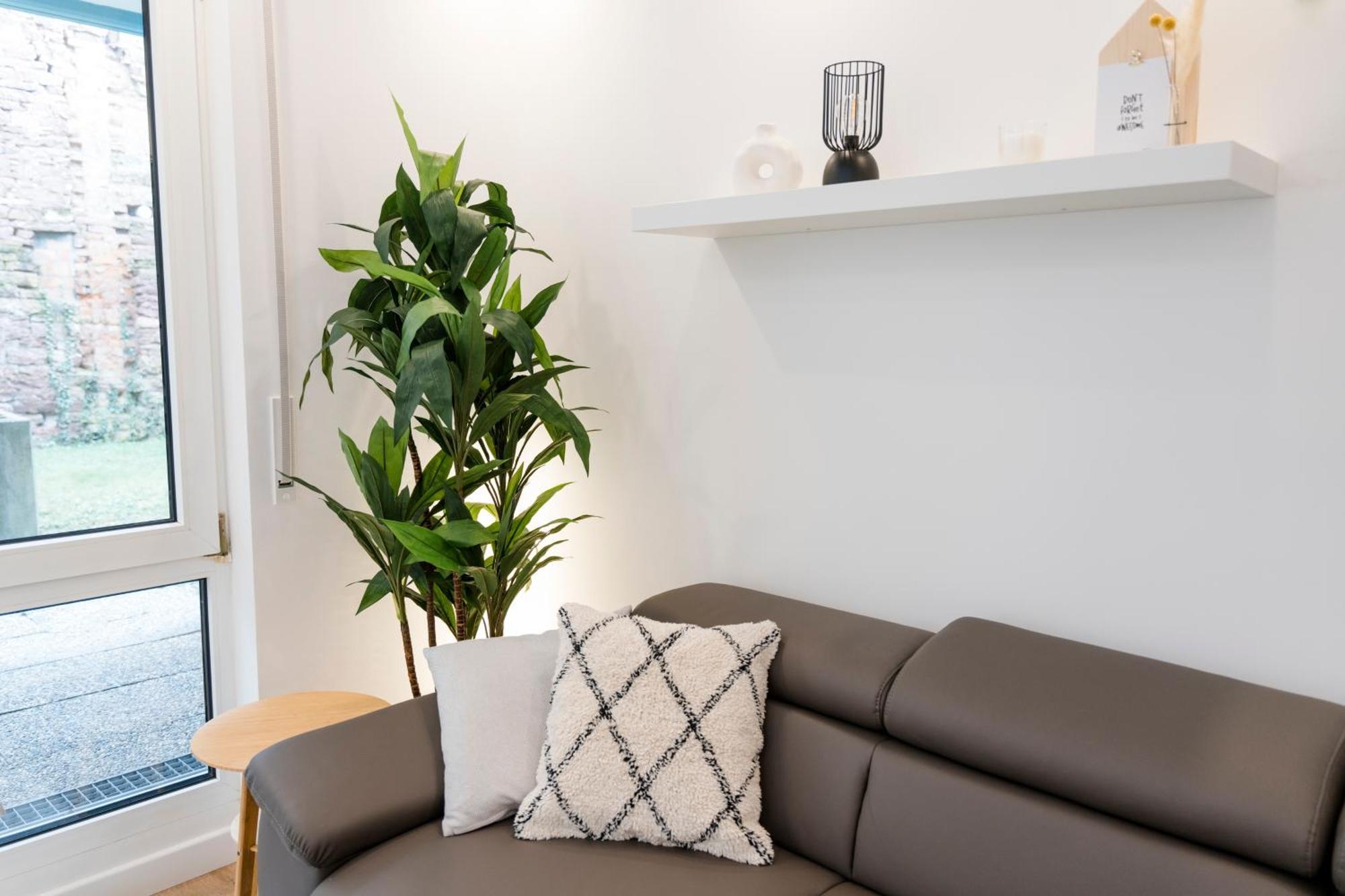 Bellabene Modernes Studio Apartment In Zentraler Lage Mit Terrasse, Parkplatz, Smarttv Pforzheim Extérieur photo