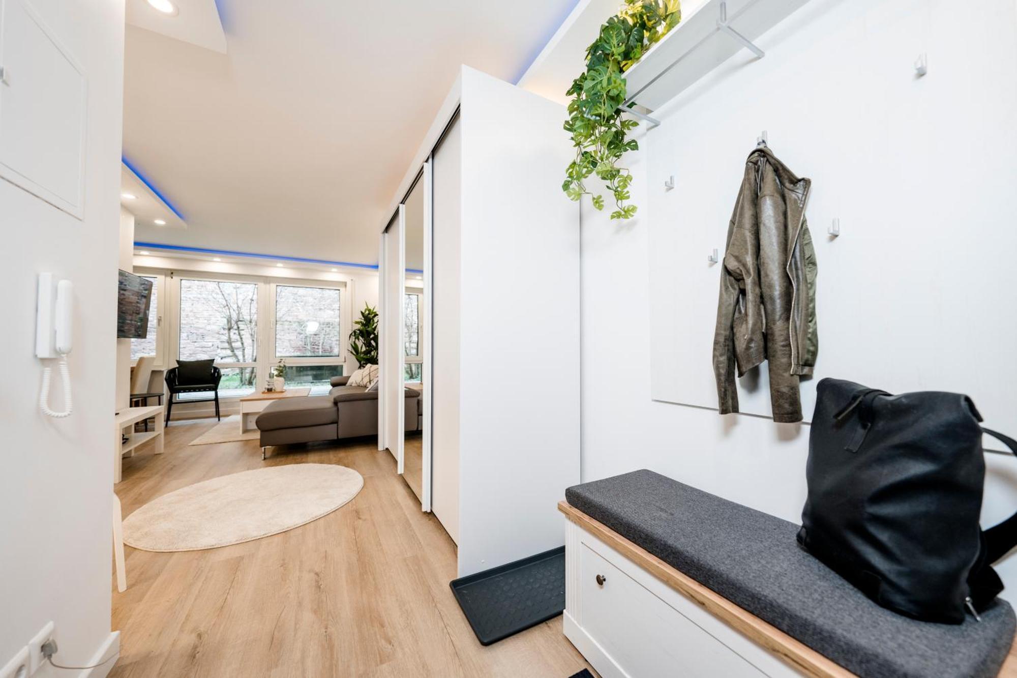 Bellabene Modernes Studio Apartment In Zentraler Lage Mit Terrasse, Parkplatz, Smarttv Pforzheim Extérieur photo